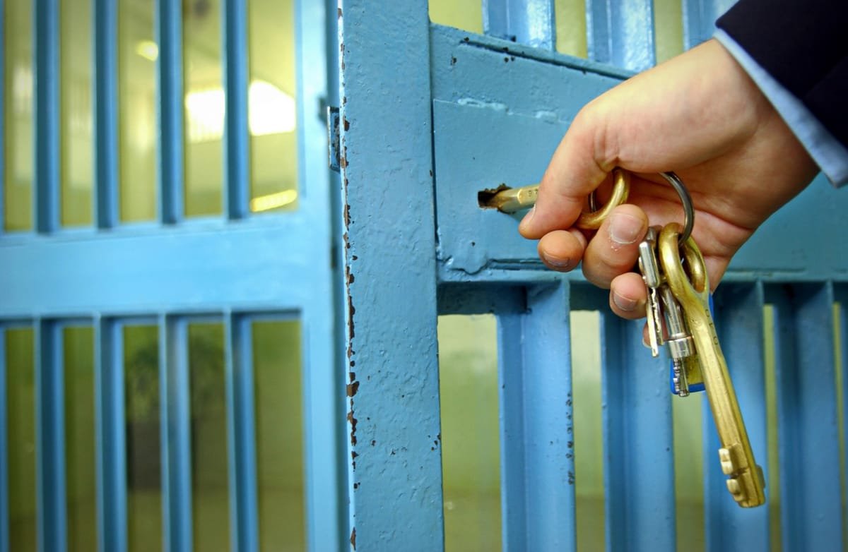 Penitenciarul Arad: deținutul condamnat pentru viol a fost găsit mort