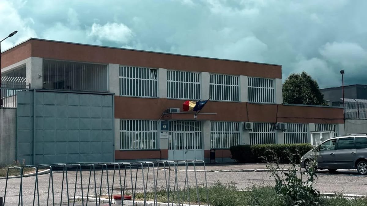 Penitenciarul Arad: un deținut de 31 de ani, care executa 16 ani și 8 luni, a fost găsit spânzurat în celulă