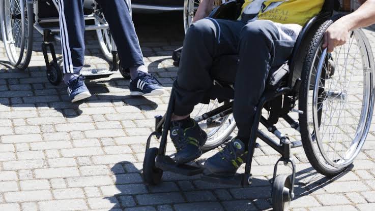 Persoanele cu handicap grav primesc 1.500 de lei pe an, iar cele cu handicap accentuat 750 de lei