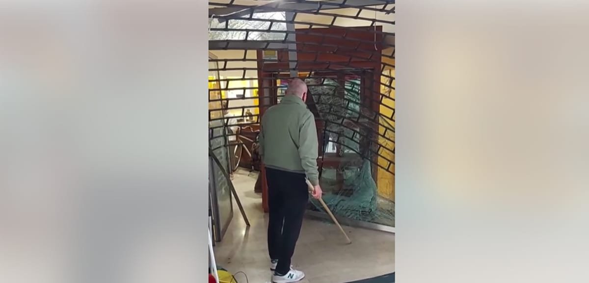 Pesaro: hoții au spart magazinul din Galleria Roma și au furat un seif cu lingouri de aur