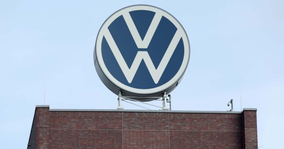 Peste 70.000 de automobile electrice Volkswagen, rechemate în service din cauza unor baterii defecte