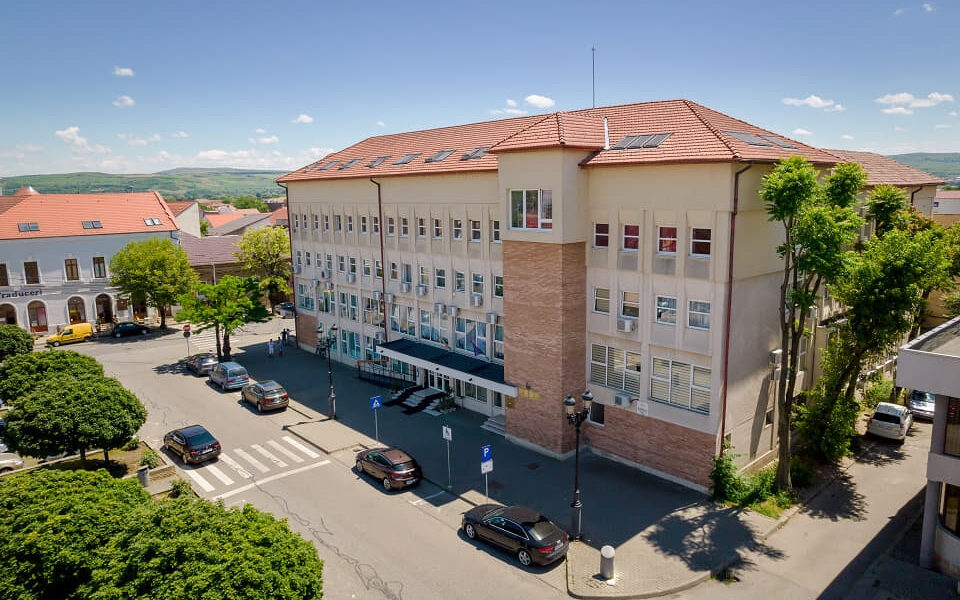 Peste trei ani de închisoare pentru un tânăr din Cugir, după ce a condus fără permis un autoturism care se defectase pe
