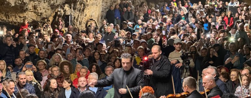 Peștera Românești: circa 2.000 de oameni au participat la concertul Filarmonicii Ploiești