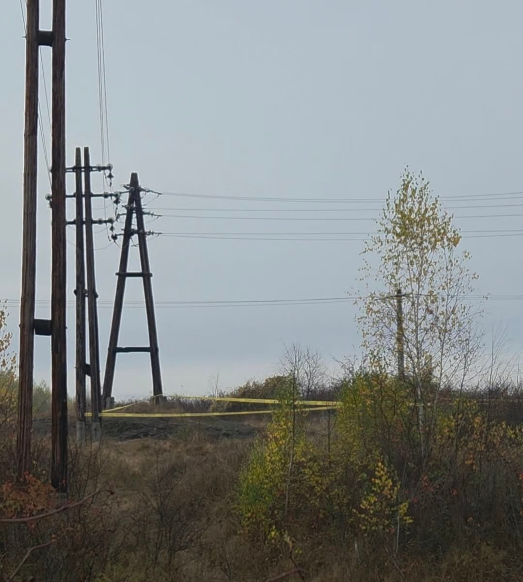 Petroșani: combustie spontană pe dealul de deasupra cartierului Bosnea, zona a fost împrejmuită