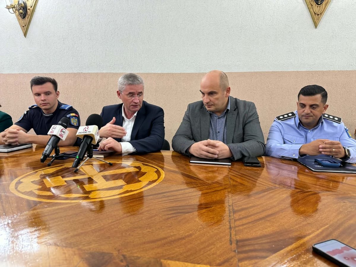 Petroșani: polițiști și jandarmi vor fi prezenți zilnic în școli, după incidentul de la Bistrița
