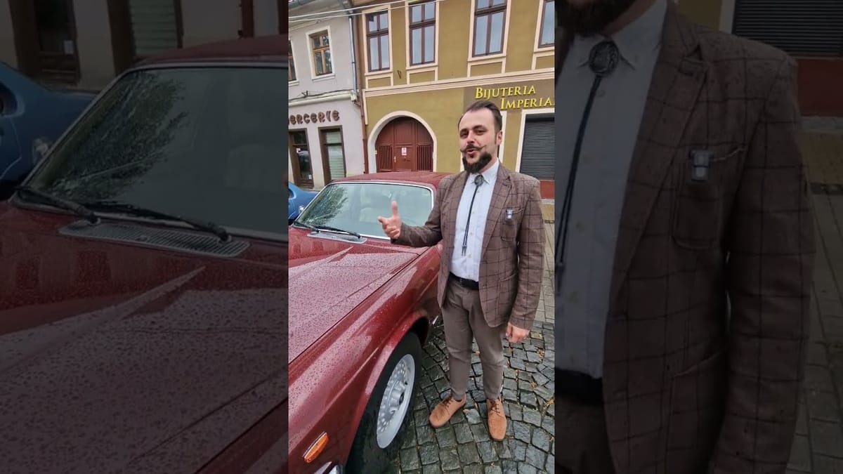 Pietonalul Liviu Rebreanu: un Jaguar XJ din 1986 atrage privirile la Parada Retro