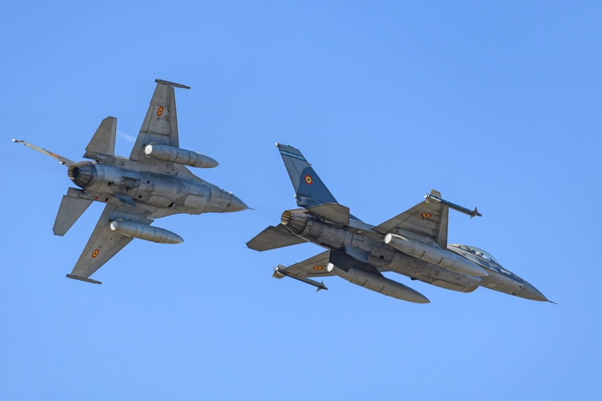 Piloții români cu F-16 au doborât sâmbătă două drone deasupra Mării Negre, anunță Ministerul Apărării