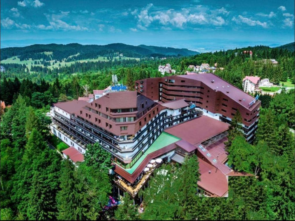 Piscina interioară și spațiile de joacă orientează părinții în alegerea cazării din vacanța de toamnă