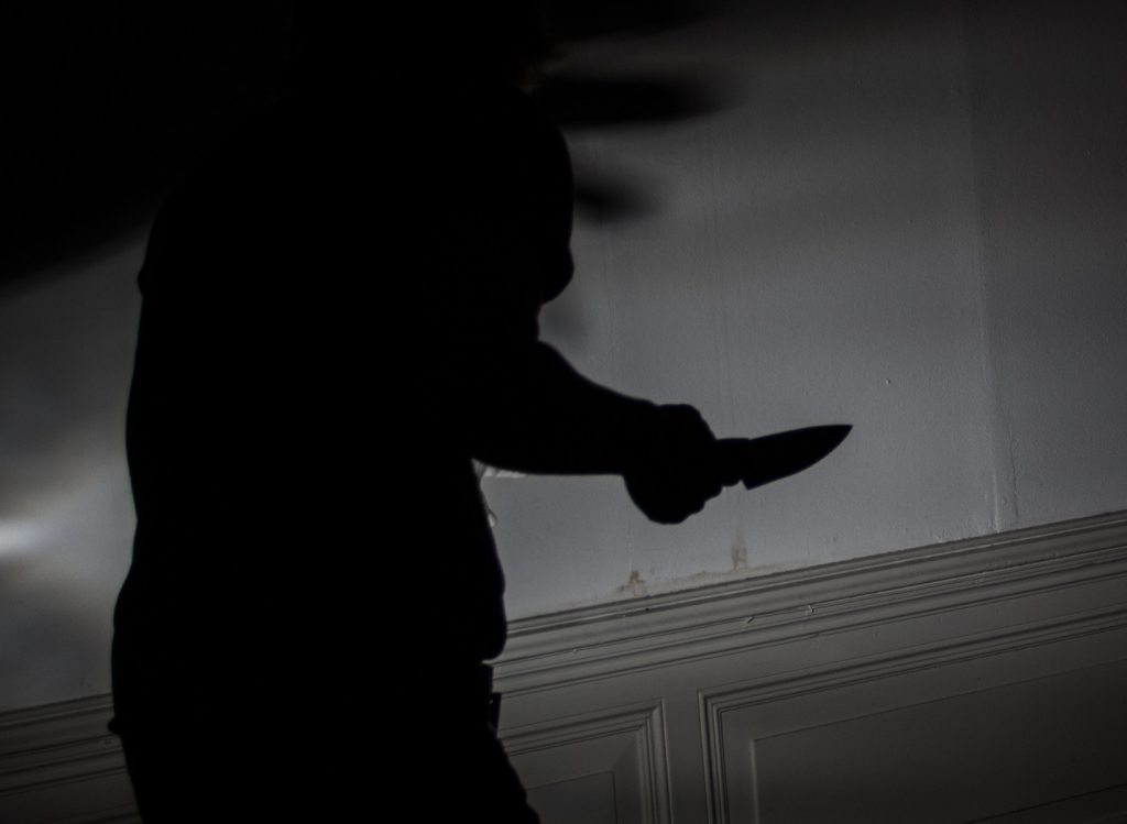 Pitești: un minor a înjunghiat un elev și a lovit un altul, iar agresorul a fost preluat de polițiști