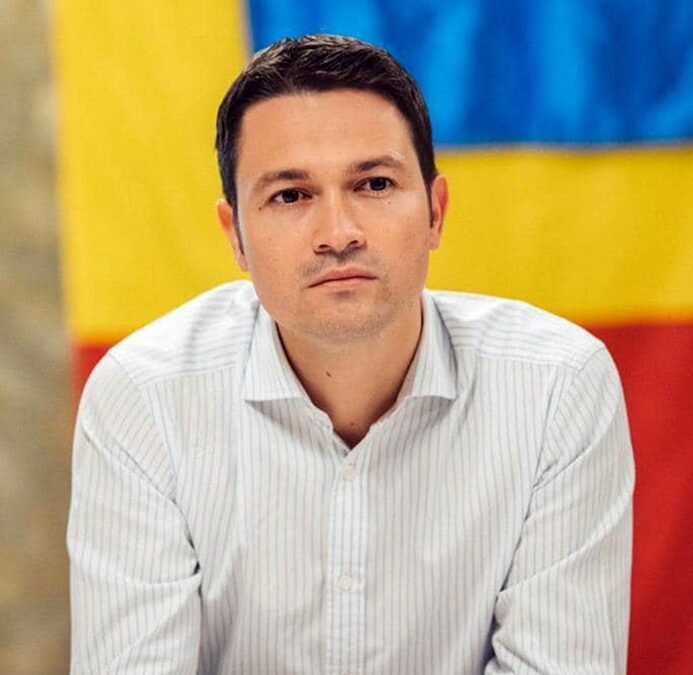 PNL Bistrița: Robert Sighiartău îl apără pe Florin Moldovan de la Teletrans și schimbă conducerea municipală