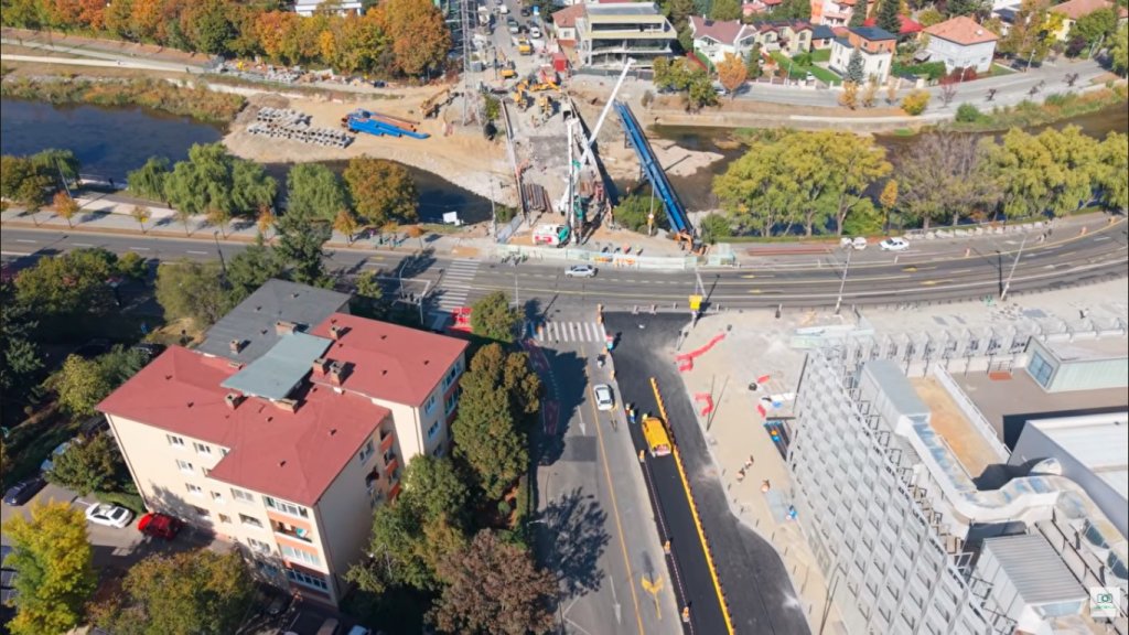 Podul Garibaldi din Cluj-Napoca: lucrările continuă, traficul e asigurat de un pod provizoriu