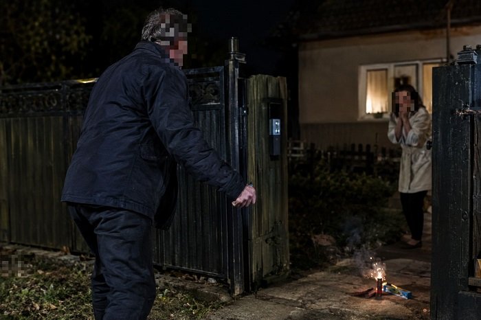 Poieni: bărbat condamnat după ce a încălcat ordinul de protecție și a aruncat cu petarde în curte