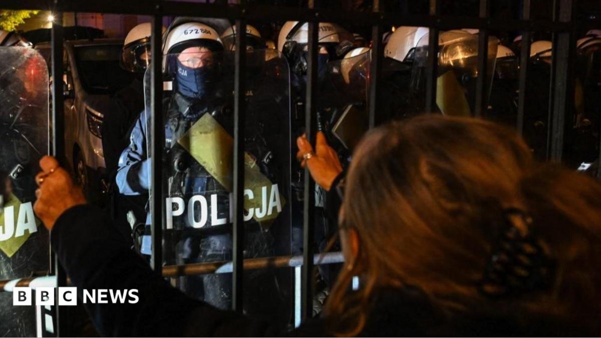 Poliția intervine în conflictul pentru controlul celei mai înalte instanțe din Polonia