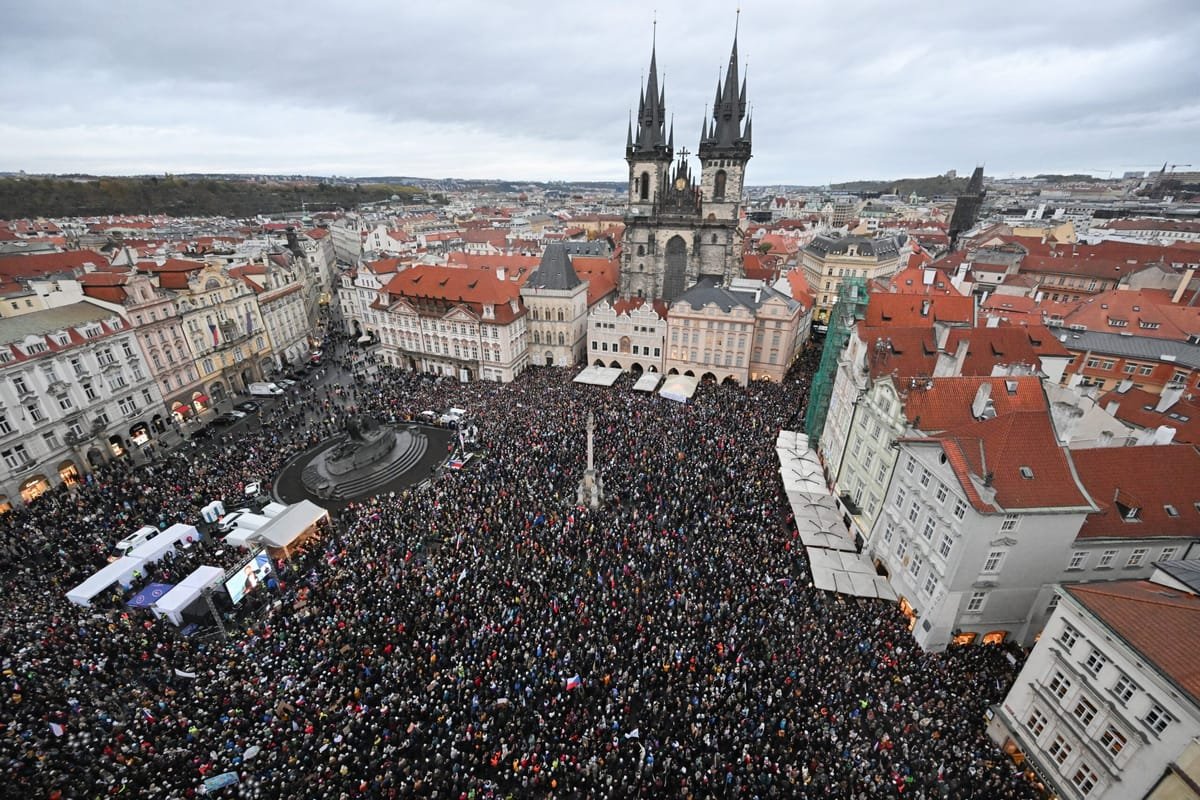 Praga: zeci de mii de cehi au protestat împotriva reformei finanțării presei publice