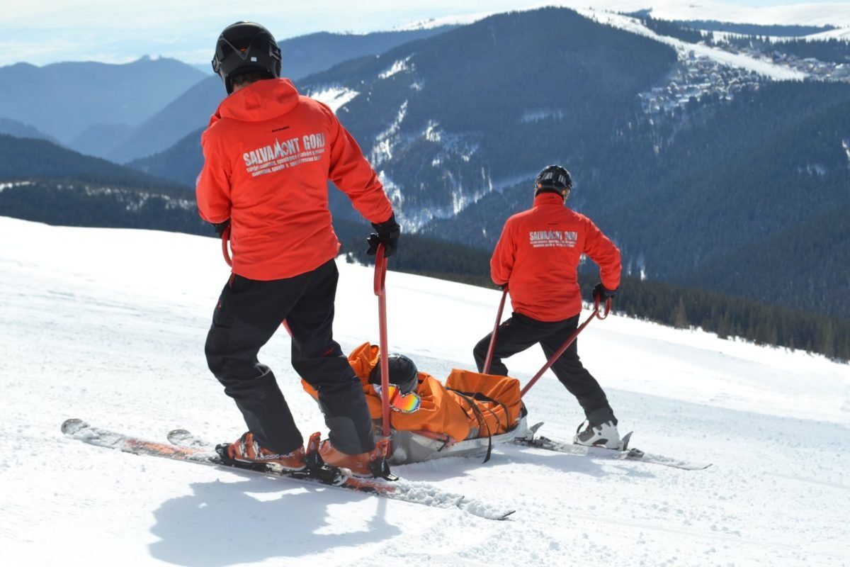 Prahova: traseele montane de altitudine, închise din cauza vremii; la Vârful Omu, zăpada va depăși 50 cm