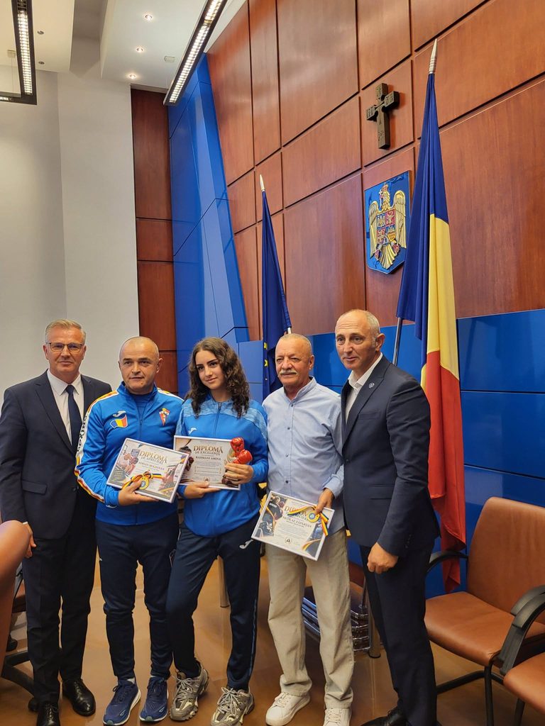 Prefectul Stelian Dolha a oferit DIPLOME de excelență pentru oameni de afaceri și sportivi! Vezi LISTA!