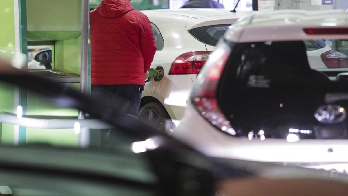 Prelungirea plafonării carburanților până în martie 2027 ar avantaja marile companii petroliere