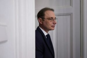 Premierul desemnat Luca Niculescu participă într-un interviu la Antena 1