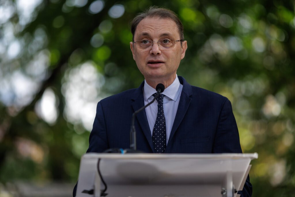 Premierul desemnat Luca Niculescu spune că șansele Guvernului său de a fi învestit sunt „destul de mari