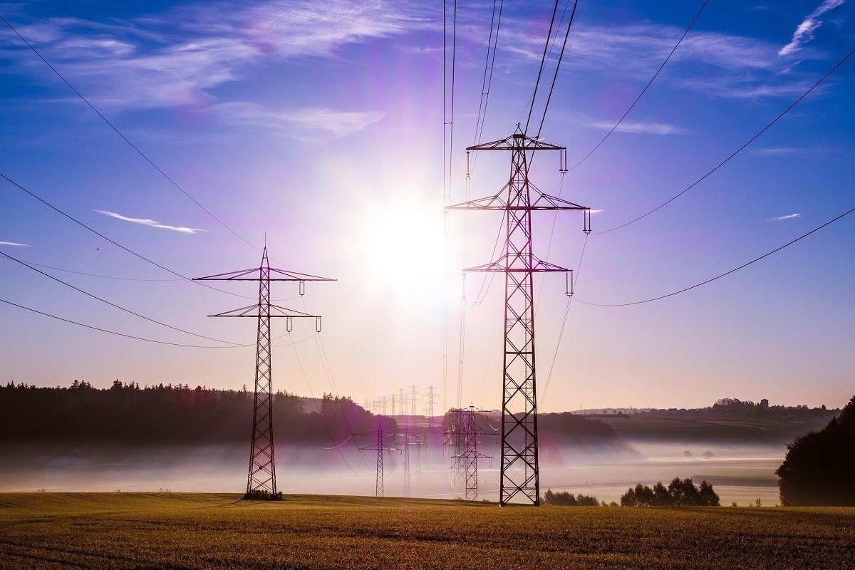 Preț record pentru transportul energiei din Bulgaria în România, de 8,87 euro/MWh, reflectat în facturi