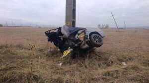 Pricaz, Hunedoara: un tânăr de 25 de ani a murit după ce a intrat cu mașina într-un stâlp