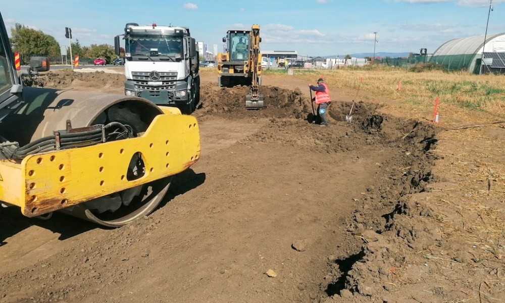 Primăria Brașov amenajează patru noi sensuri giratorii pentru fluidizarea traficului. Lucrările au început la intrarea î
