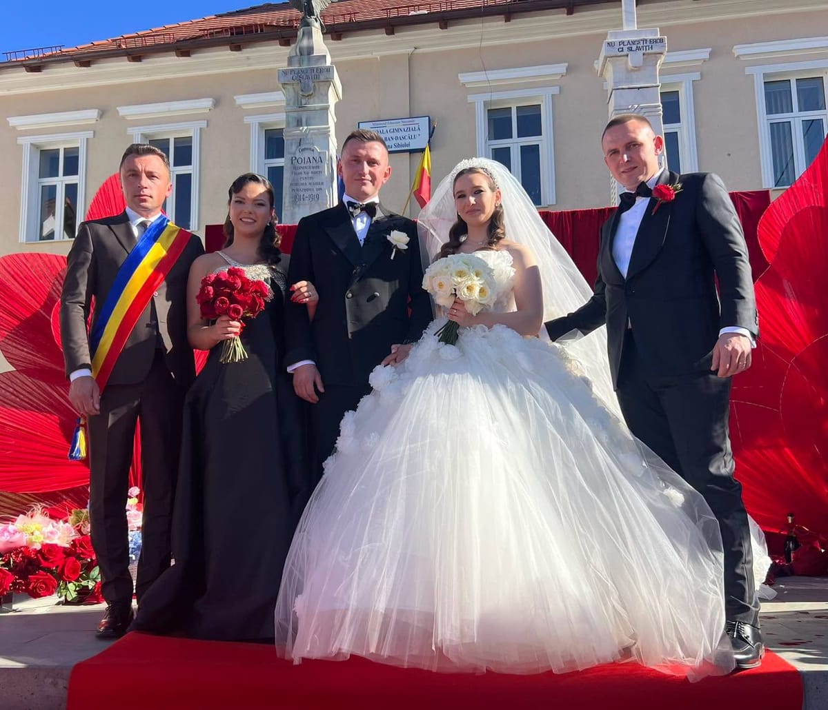 Primarul Adrian Iovi oficiază cununia civilă cu numărul 100 în Poiana Sibiului