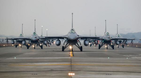 Primele avioane F-16V au ajuns în Taiwan. Taipei așteaptă arme americane de 14 miliarde de dolari