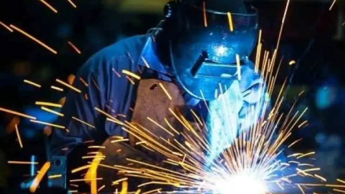 Producția industrială a României a scăzut cu 3,4% în primele opt luni ale anului 2026, conform INS