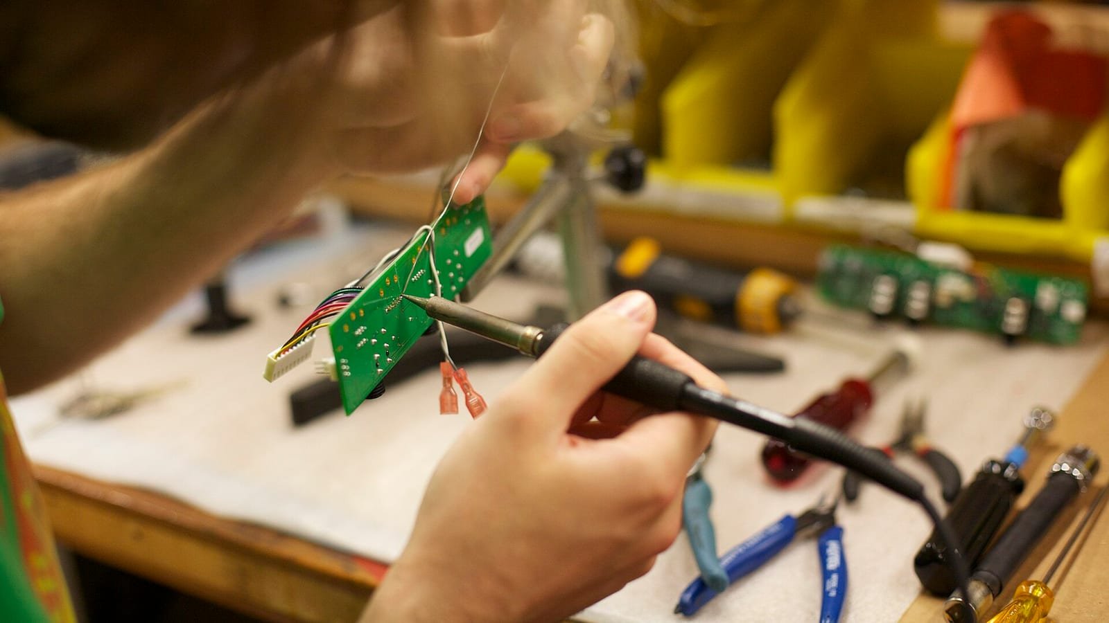 producție electronică Start-Up Nation — imagine ilustrativă