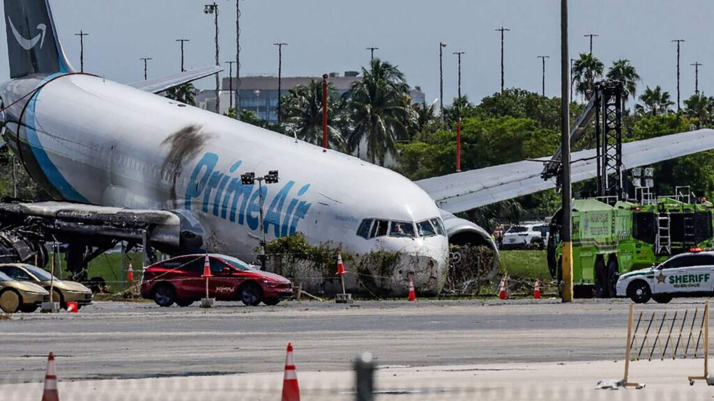 Raport NTSB: turnul de control nu a transmis informații cruciale piloților avionului Amazon prăbușit la Miami