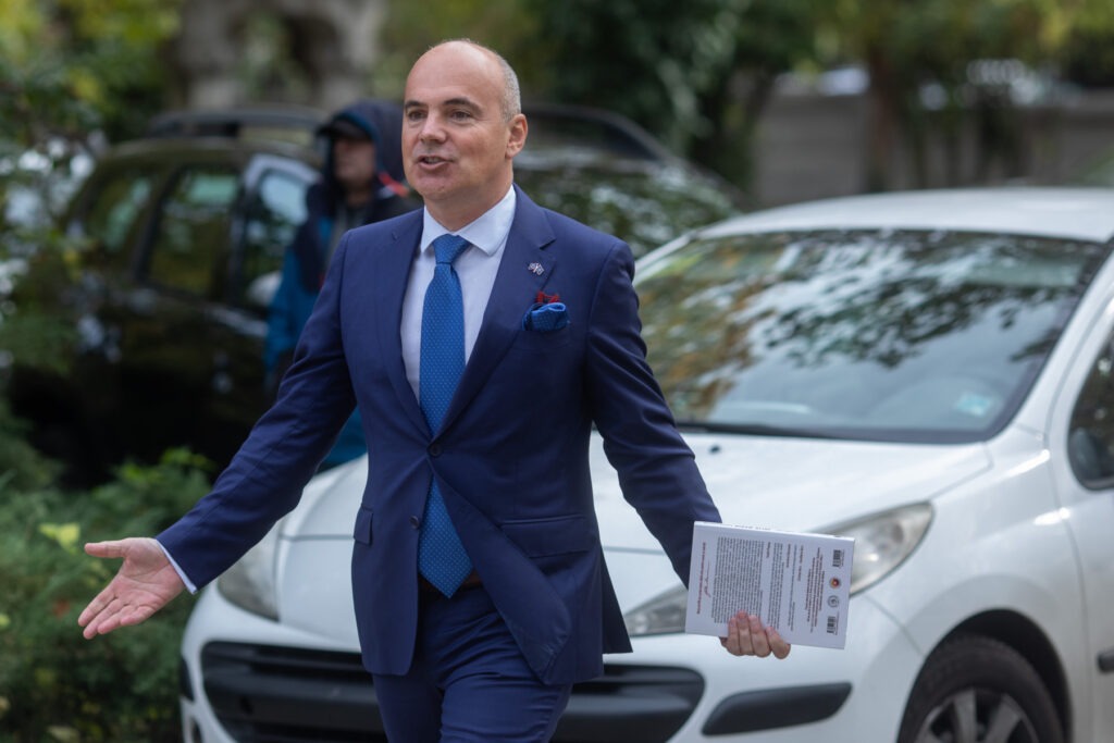 Rareș Bogdan, atac la Ilie Bolojan pe motiv că proprietarii apartamentelor de 800.000 de euro nu își vor mai permite să