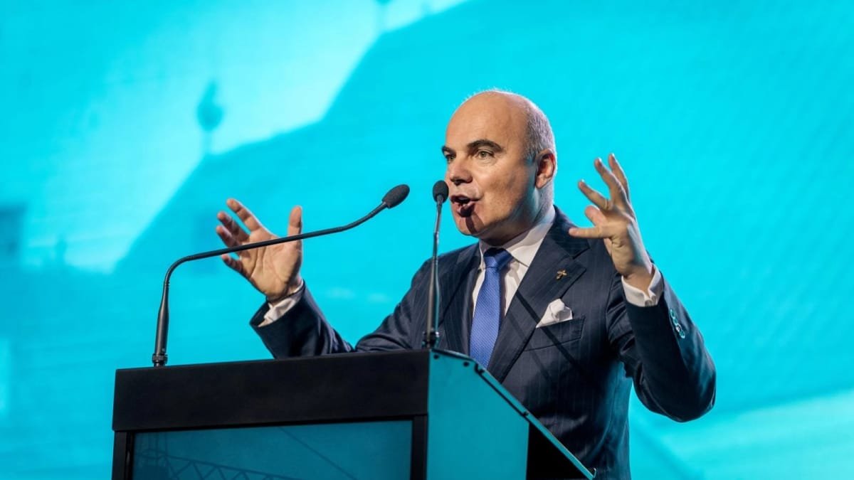 Rareș Bogdan ar renunța la mandatul de europarlamentar pentru un post de ministru în guvernul Niculescu