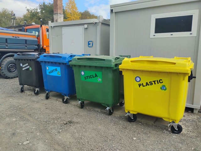 Râșnov: 25 de tomberoane noi pentru colectarea selectivă a deșeurilor, distribuite în cartiere