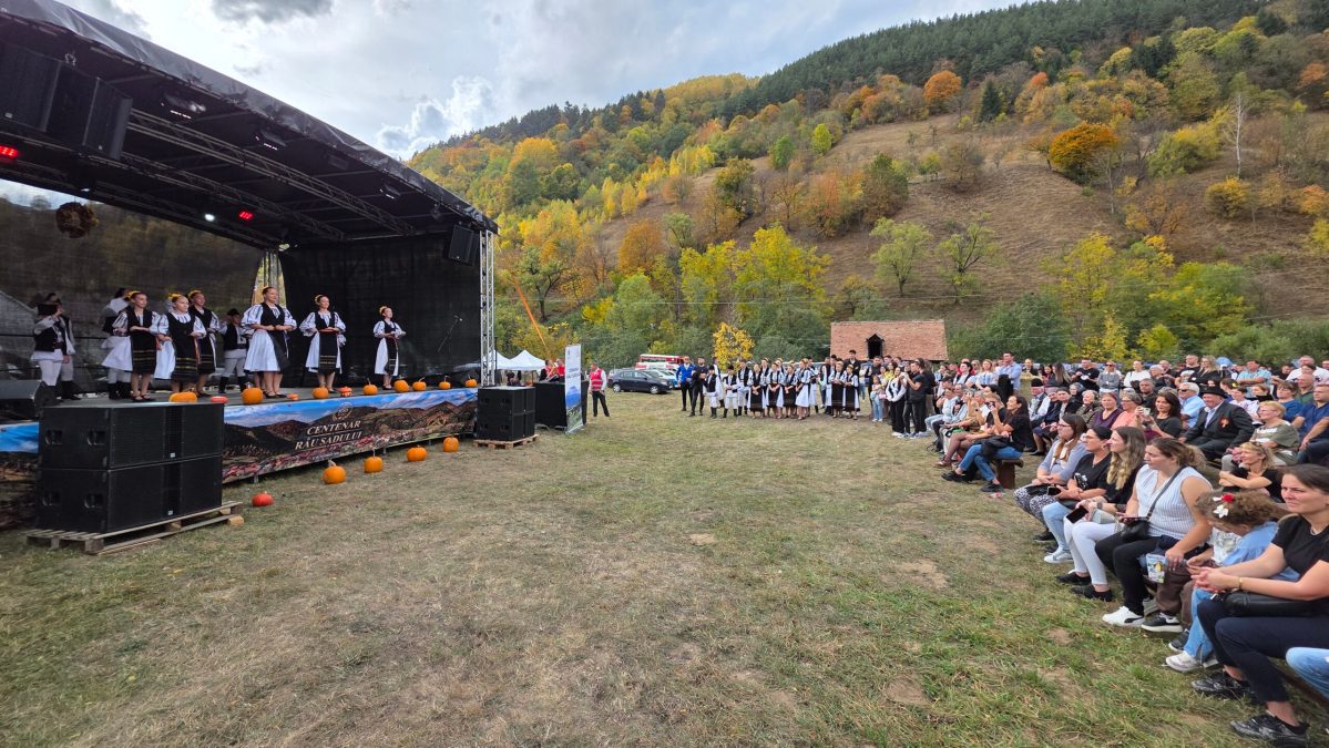 Râu Sadului a sărbătorit centenarul cu muzică populară și invitați din județ
