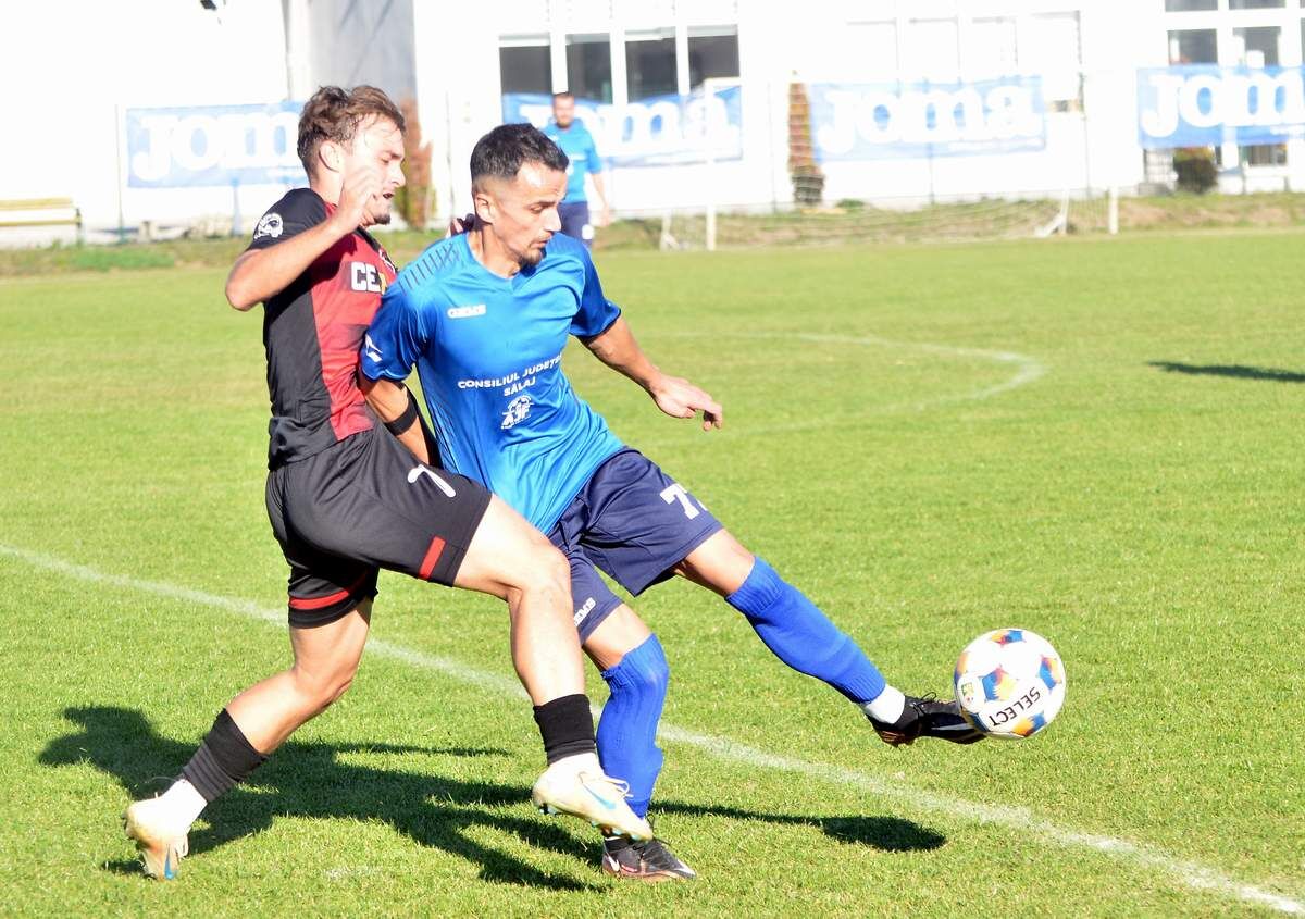 Recital de fotbal pe malul Someșului: SCO Jibou stopează seria de victorii a Chieșdului!