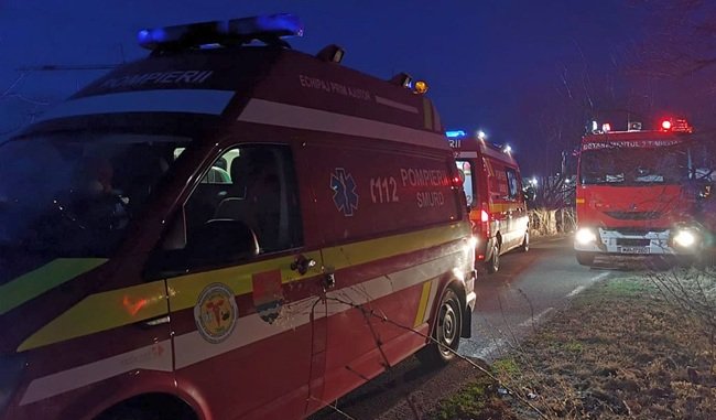 Reșița: accident grav pe DN 58B, la Moniom, după ce un bărbat de 38 de ani a ieșit de pe drum