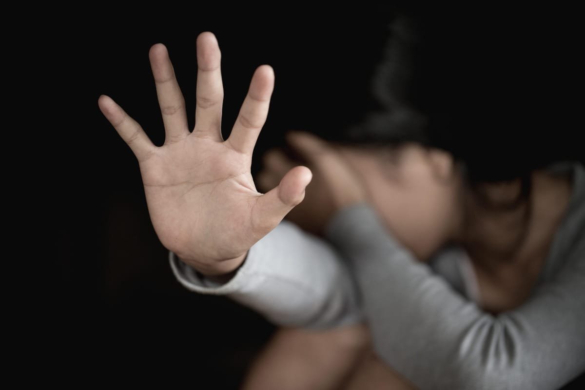 Reșița: bărbat reținut 24 de ore după ce a lovit un minor de 12 ani și i-a furat telefonul