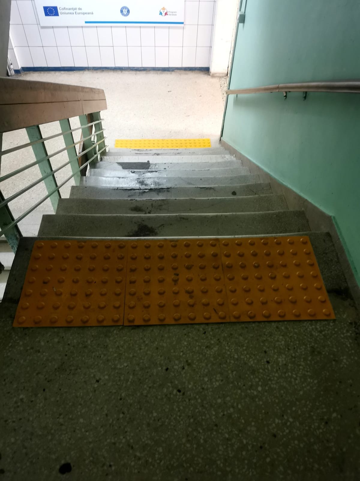 Reșița: Spitalul Județean de Urgență montează covoare tactile pentru persoanele nevăzătoare