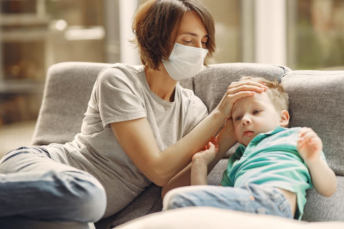 România: 81.729 de cazuri de infecții respiratorii într-o săptămână, în timp ce gripa clinică a crescut