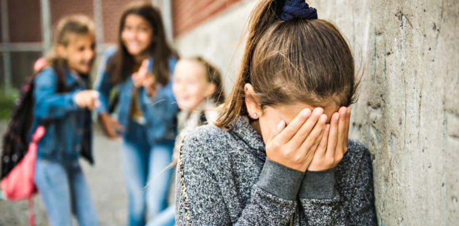 România, pe primul loc în UE la expunerea copiilor la bullying online și dezinformare
