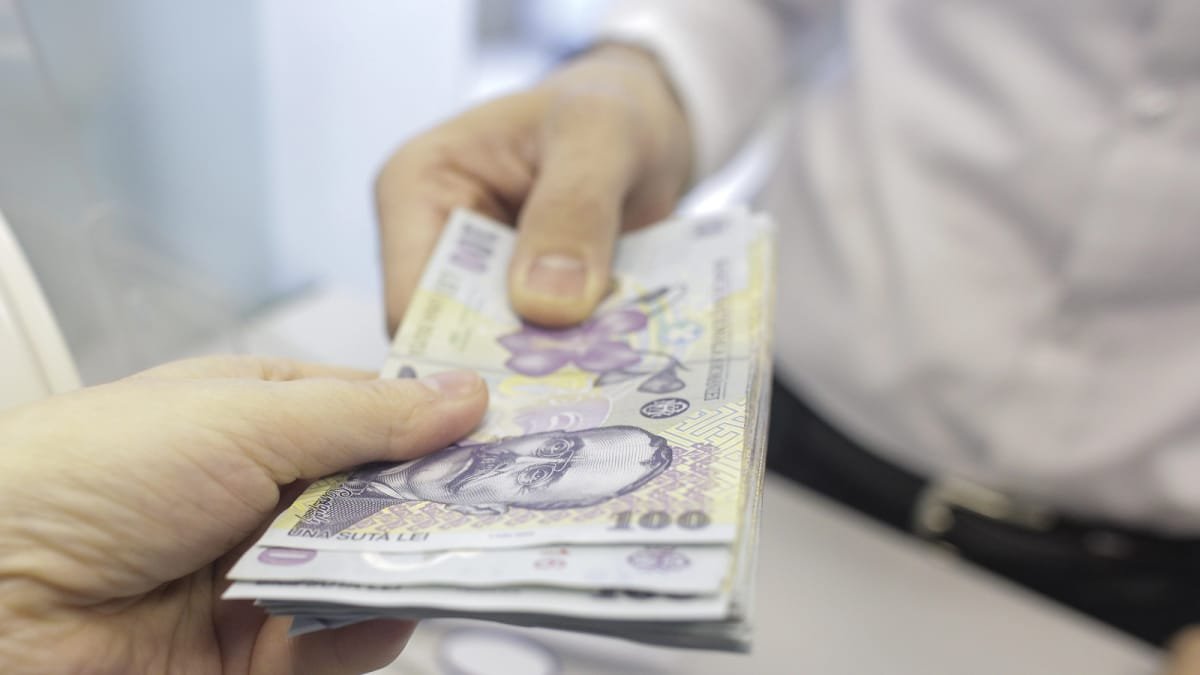Românii cu credite la ROBOR ar putea primi compensații, după ce Senatul a votat legea