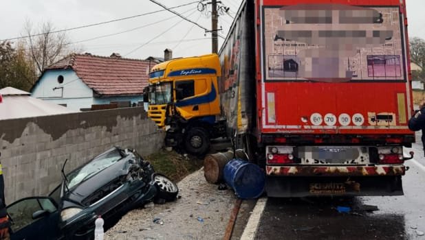 Rotbav, DN13: doi adulți și un minor, în stare gravă, după ce un camion a intrat pe contrasens