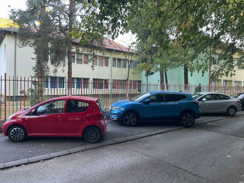 Rușinos! Grădiniță de fițe, cu bazinul de înot fără apă