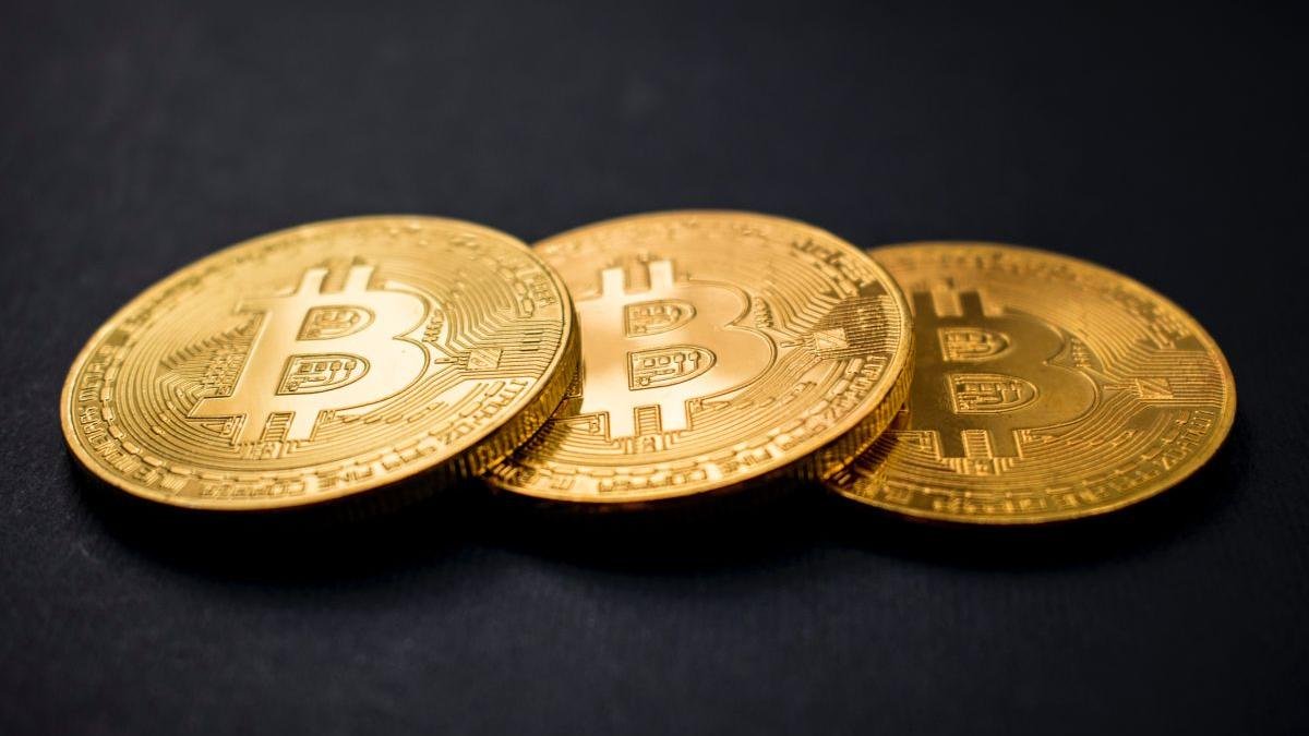 Rusia interzice tranzacțiile directe cu criptomonede între persoane fizice din 1 iulie 2027