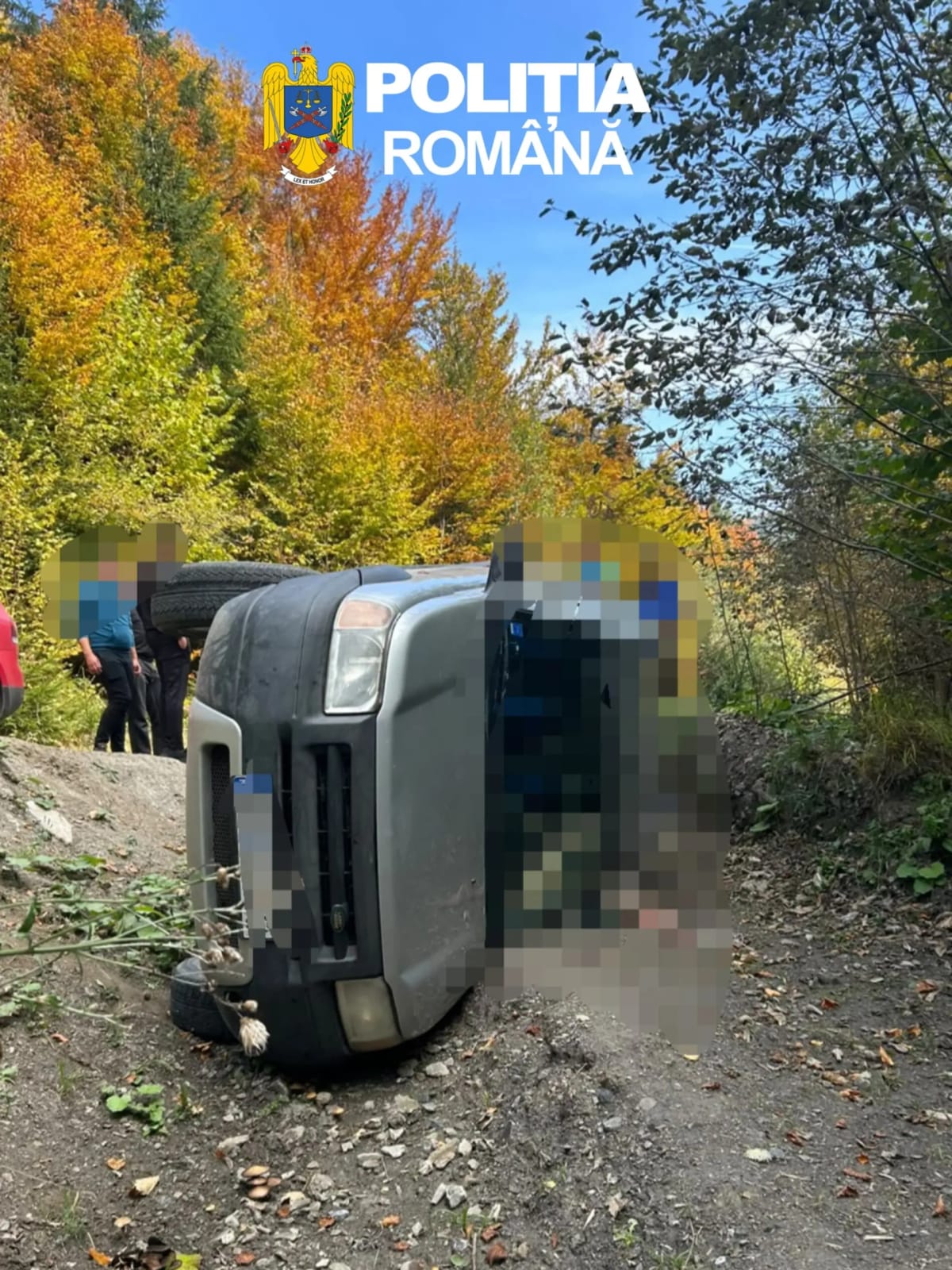Săcele: doi vârstnici, morți într-o mașină răsturnată pe un drum forestier