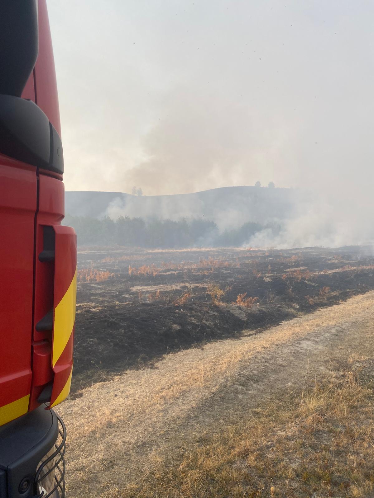 Sălașu de Sus, Paroș și Mălăiești: amendă de 5.000 de lei pentru incendiere, pompierii au luptat peste 10 ore
