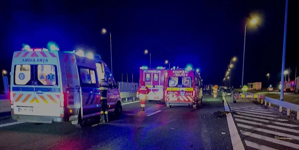 Șagu, pe A1: accident cu 5 autovehicule, 7 din 12 persoane implicate au ajuns la spital