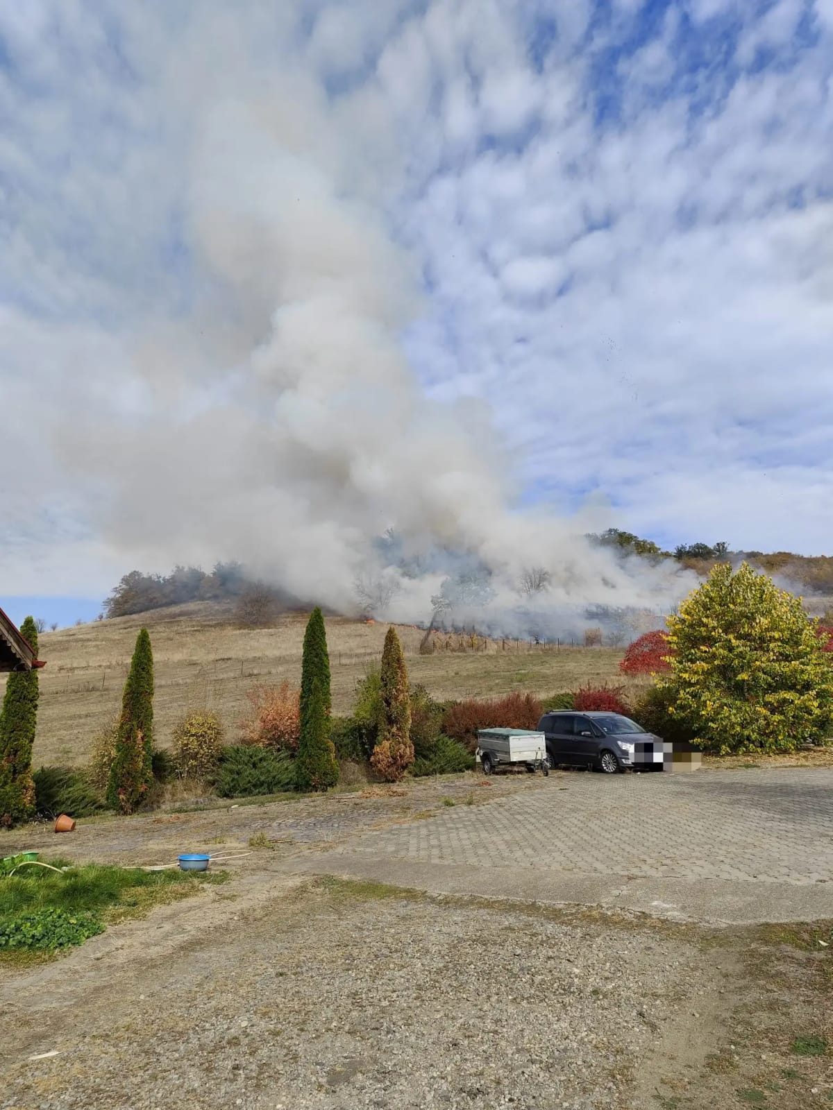 Sâncraiu de Mureș: incendiu de vegetație uscată și pădure localizat de pompieri cu autospeciale și UTV