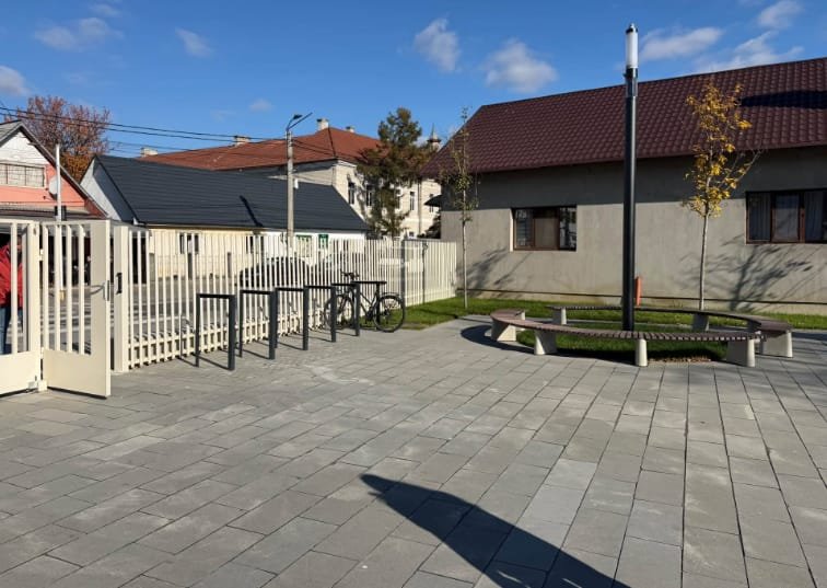 Sângeorz-Băi: reamenajare finalizată lângă școli de pe strada Republicii, investiție de peste 4,4 milioane lei